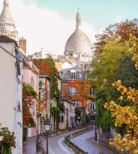 Montmartre au fil des saisons : un voyage à travers la lumière et les émotions